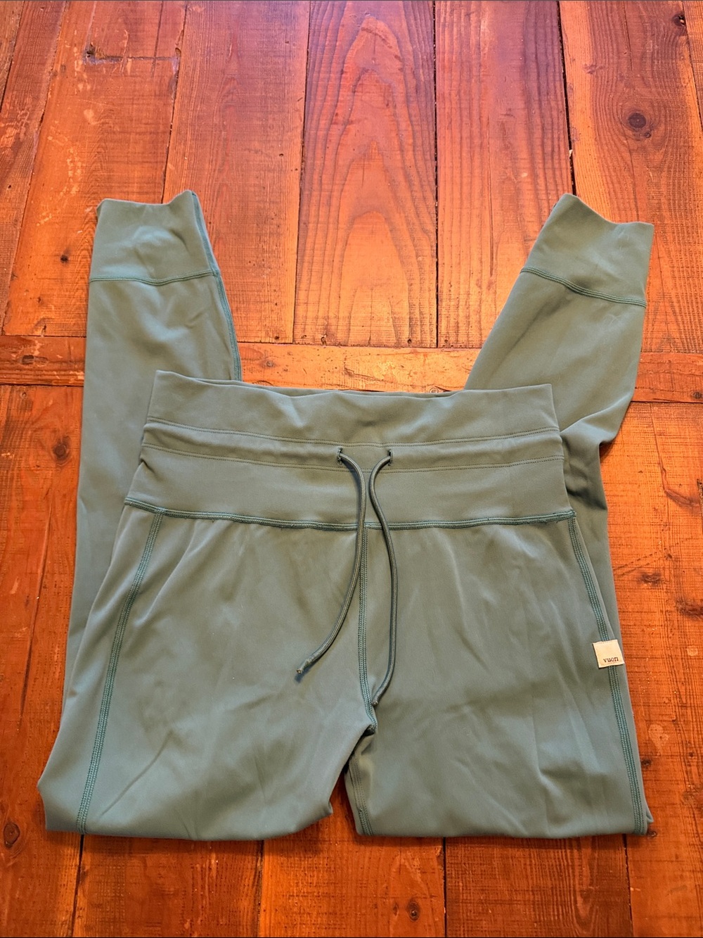 Vuori Kids Leggings in Sage Green